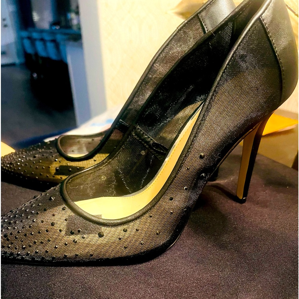 Black Ladies Pump with blinged accents NWT (Size 10)